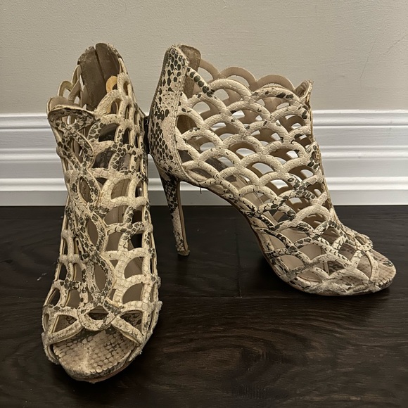Vince Camuto heels - Picture 2 of 3